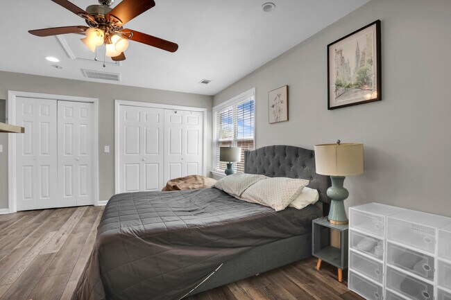 Building Photo - 136 Meadowside Ln