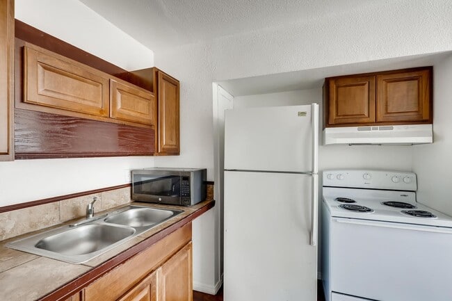 Building Photo - Very Nice 1 Bedroom Free Standing Apartment