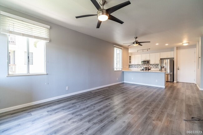 Building Photo - Spacious, Clean, Renovated 2BR/2BA/2Pkg in...