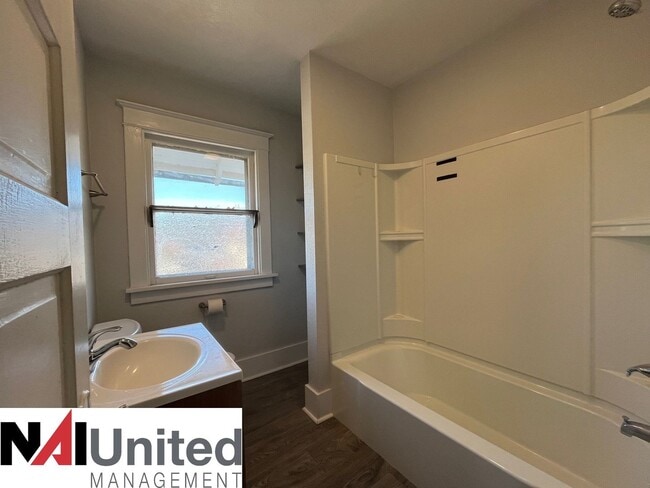 Building Photo - Almar - 2630-32 Douglas St.