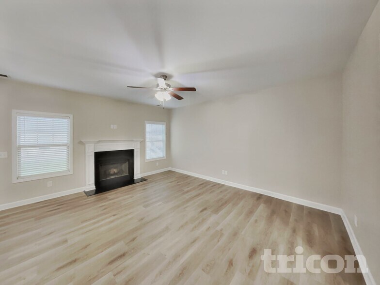 Building Photo - 1056 Lindyn Lee Wy