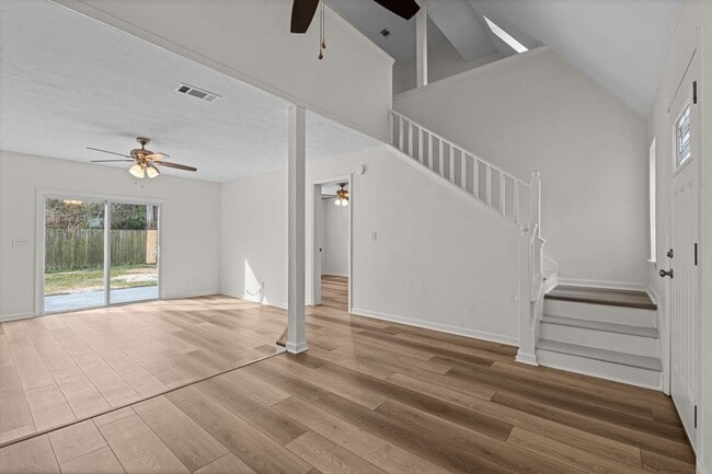 Building Photo - 112 Kristine Blvd