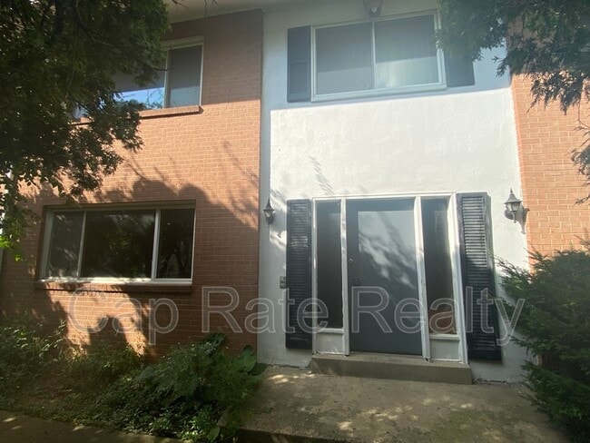 Building Photo - 26 S Hampton Rd