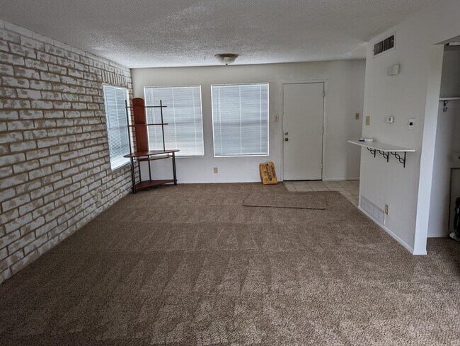 Building Photo - 1112 Zena Lona St NE