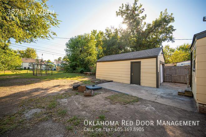 Building Photo - 3824 NW 28th St