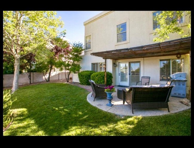 Building Photo - 6809 Medinah Ln NE