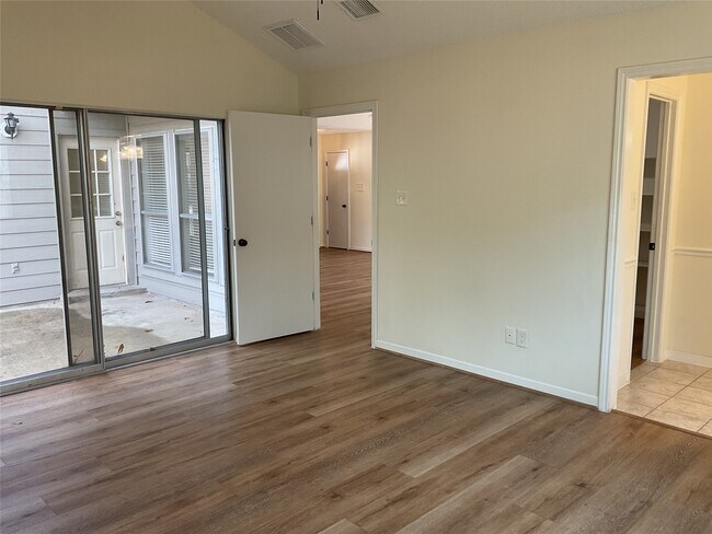 Building Photo - 28 E Lance Leaf Rd