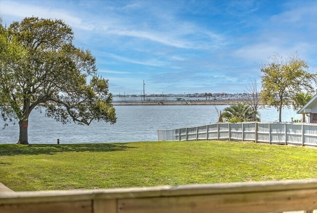 Building Photo - 1618 Bayou Shore Dr