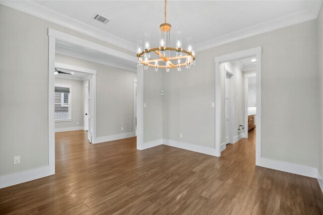 Building Photo - Luxury 3-Bed Home with Solar Panels, Tesla...