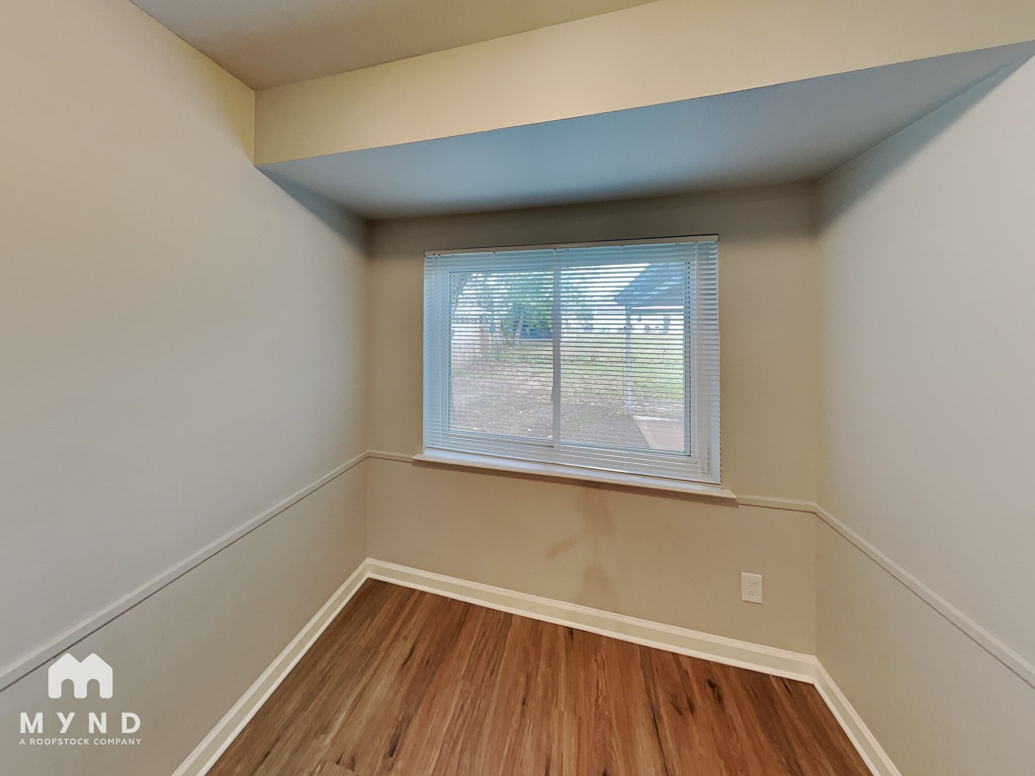 Building Photo - 14839 Greenvalley Dr