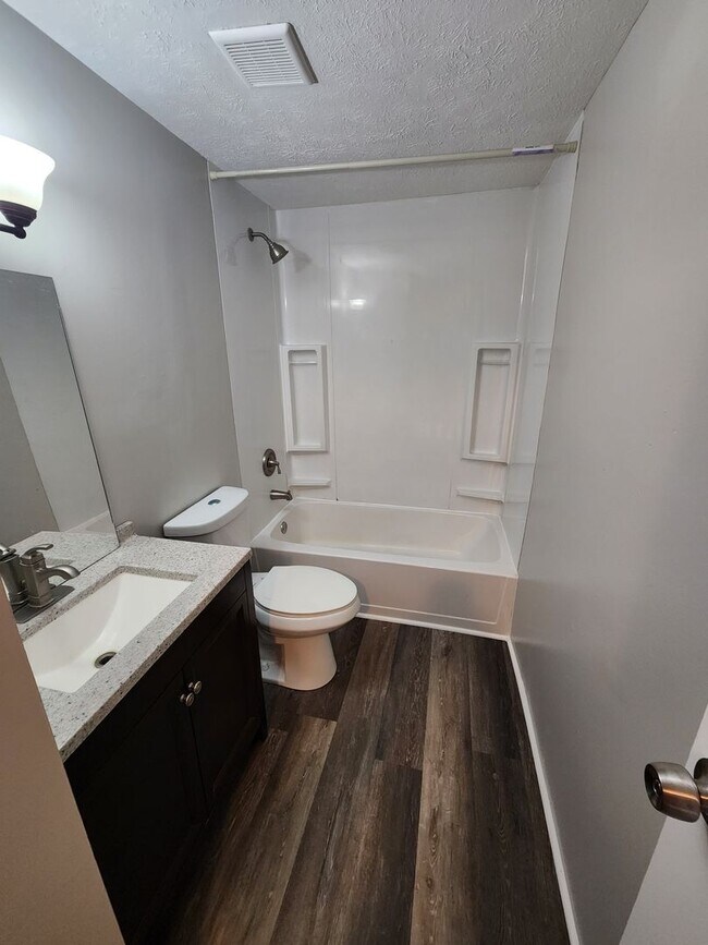 Building Photo - 121 Mallard Ct