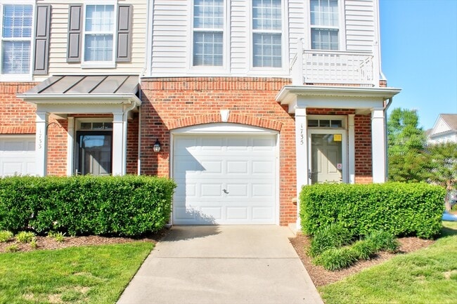 Primary Photo - Great End Unit Townhome- Located in Mid-to...