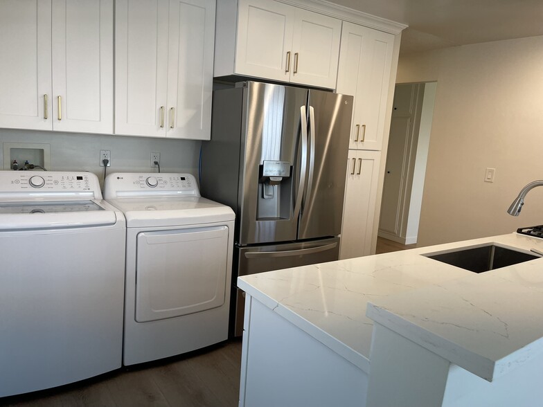 Ample storage. - 1039 6th St