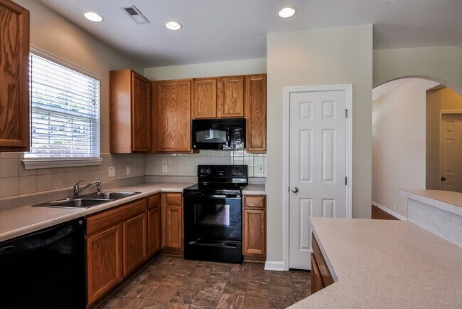 Building Photo - 802 Shefford Town Dr