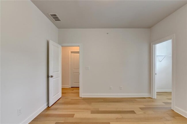 Building Photo - 341 Bailey Walk