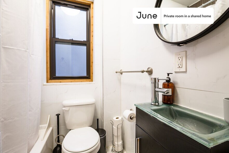 Building Photo - Room in Shared 3 bed/1 bath home in Hell's Kitchen