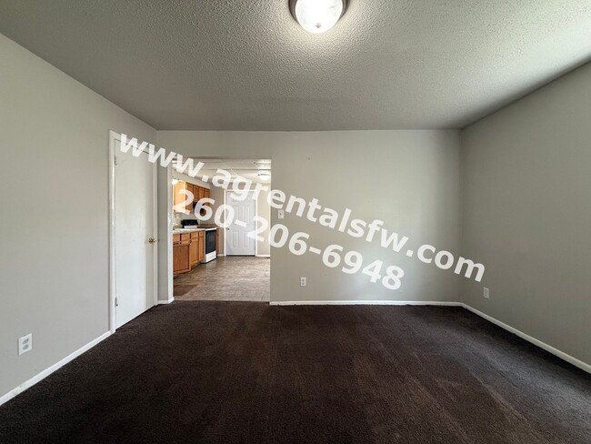 Building Photo - 3 Bedroom House