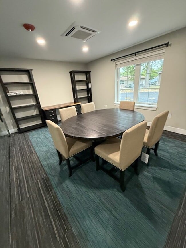 Building Photo - 1910 Springfield Rd