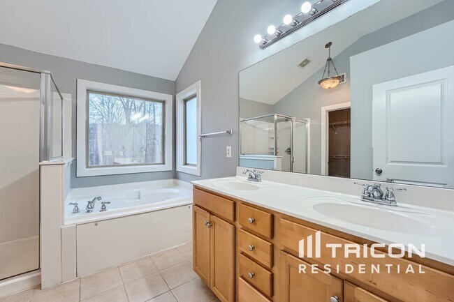 Building Photo - 294 Sweetwater Bridge Cir