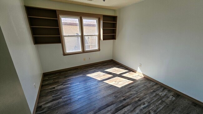 Building Photo - 748 Highland Pkwy