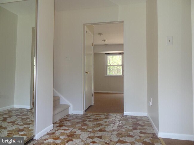 Building Photo - 1627 Severn Run Ct