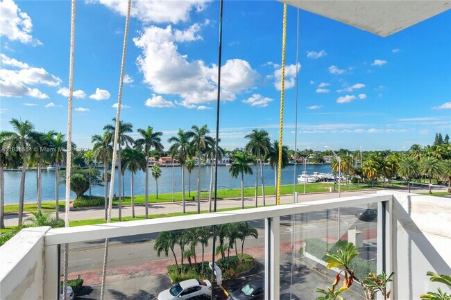 Building Photo - 5313 Collins Ave