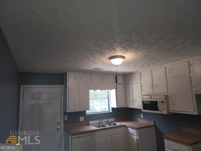 Building Photo - 6320 Love St