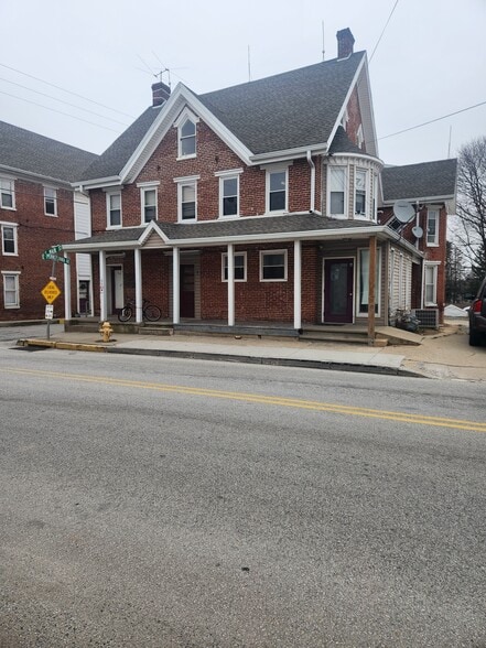 Primary Photo - 1 S Main St