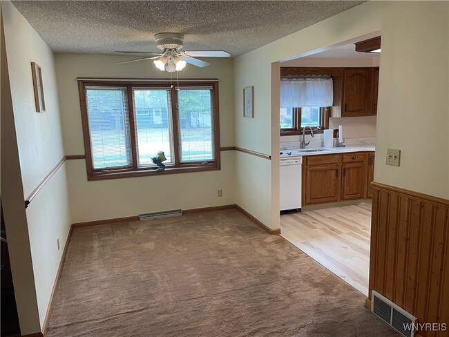 Building Photo - 41 Castle Ct