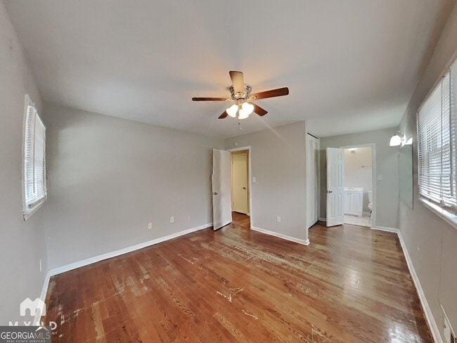 Building Photo - 5730 Deerfield Ln