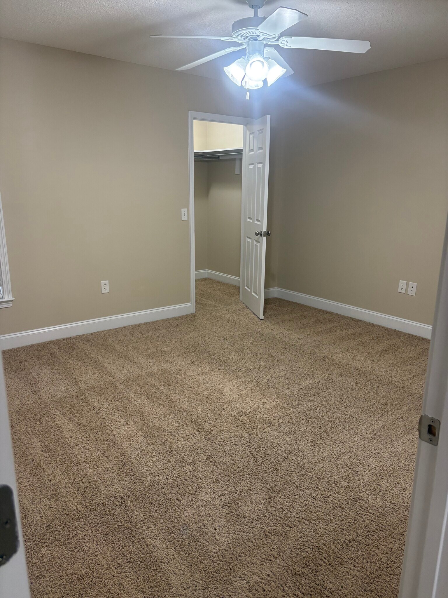 Building Photo - 112 Lakeview Commons Dr