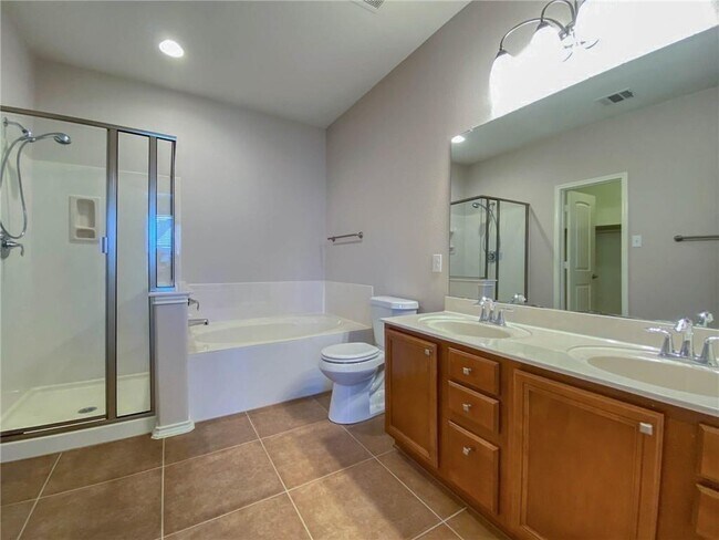 Building Photo - 1028 Regency Ln