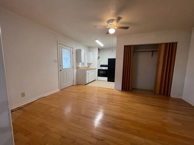 Building Photo - NEW ON MARKET