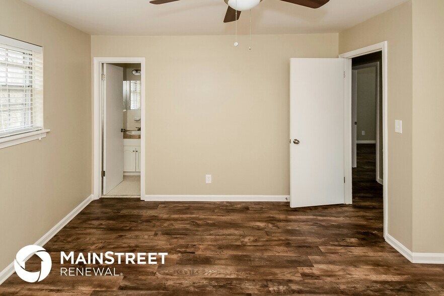 Building Photo - 300 Ginger Dr NE