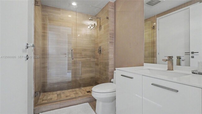 Building Photo - 1300 Brickell Bay Dr
