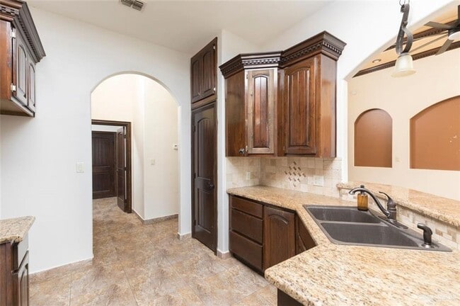Building Photo - 18 Thornwood Loop