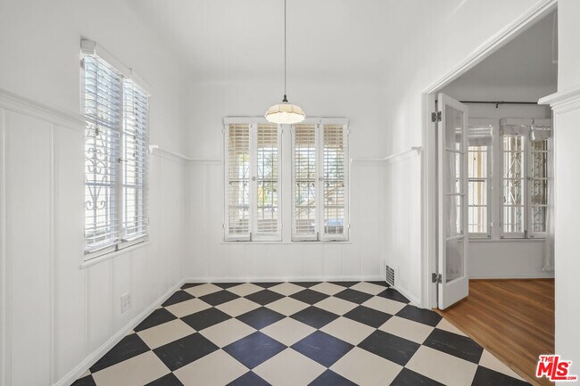 Building Photo - 1143 S Rimpau Blvd