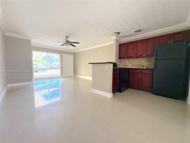 Building Photo - 2809 Middle River Dr