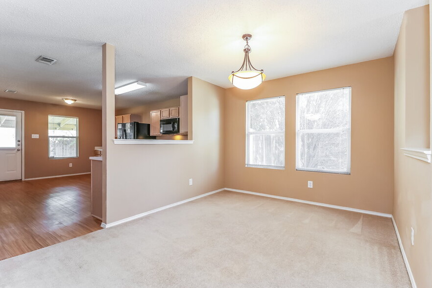 Building Photo - 548 Magdalen Ave