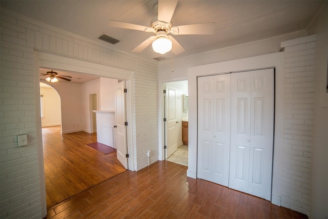 Building Photo - 1028 SW 4th Ave