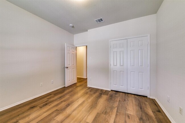 Building Photo - 9121 Portage Ln