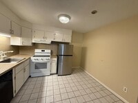 Building Photo - 176 Maple Ave
