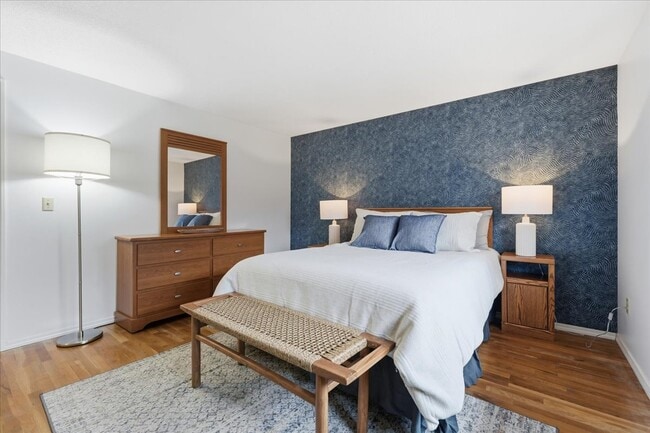 Building Photo - 5330 SW Mayfair Ct