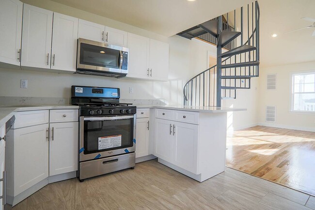 Building Photo - 40 Cedar Swamp Rd