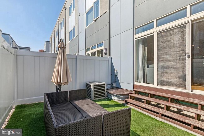 Building Photo - 1119 N Howard St