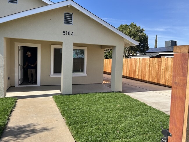 Building Photo - 5104 Chestnut Rd