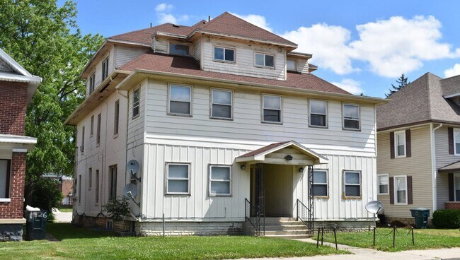Building Photo - Charming 1-Bedroom Apartment Near Ball Sta...