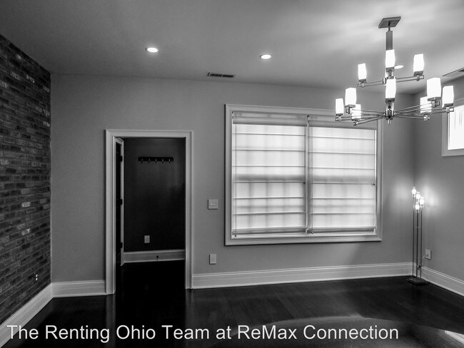 Building Photo - 166 E Gay St