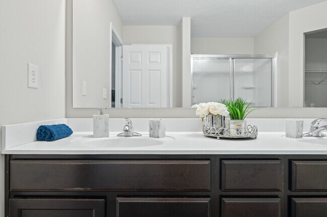 Building Photo - 4007 Woodview Dr