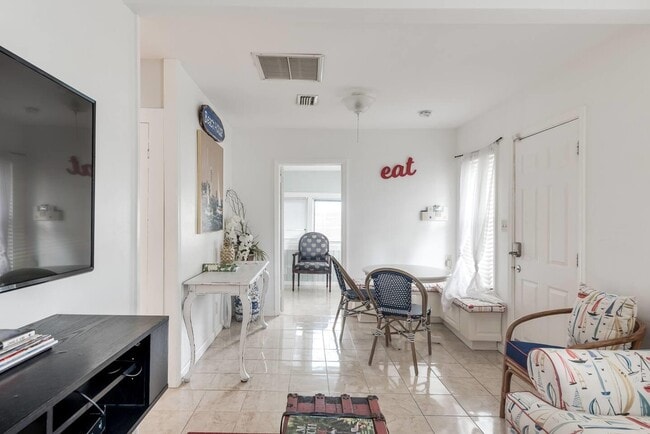 Building Photo - 1907 Parker Ave